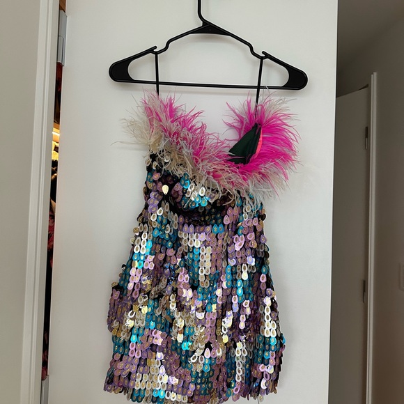 All eyes on me sequin feather dress - Picture 2 of 3